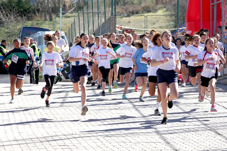 39ª Edición Cross Aldovea Detalle participantes corriendo