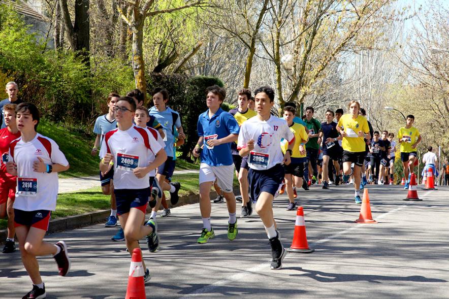 39ª Edición Cross Aldovea Detalle participantes corriendo