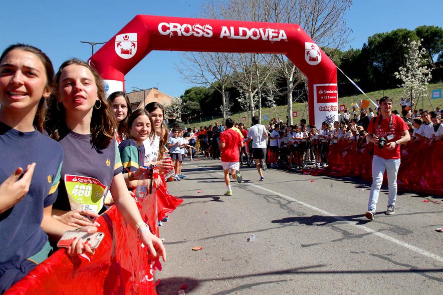 39ª Edición Cross Aldovea Detalle participantes corriendo