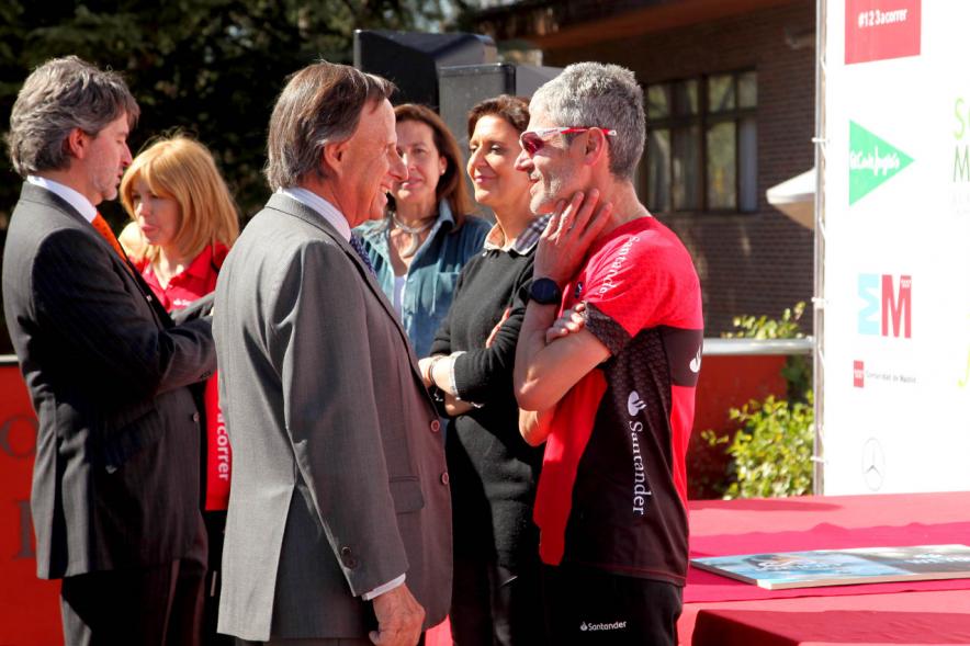39ª Edición Cross Aldovea Detalle alcalde Vinuesa y Martín Fiz