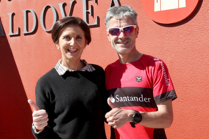 39ª Edición Cross Aldovea detalle Martín Fiz y Concejal Mar Rodríguez Fernández