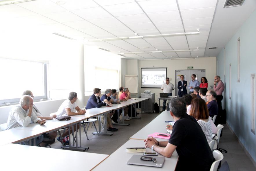 Jornada de Crowfunding Deportivo - Imagen panorámica de la sala donde se esta celebrando la reunión.