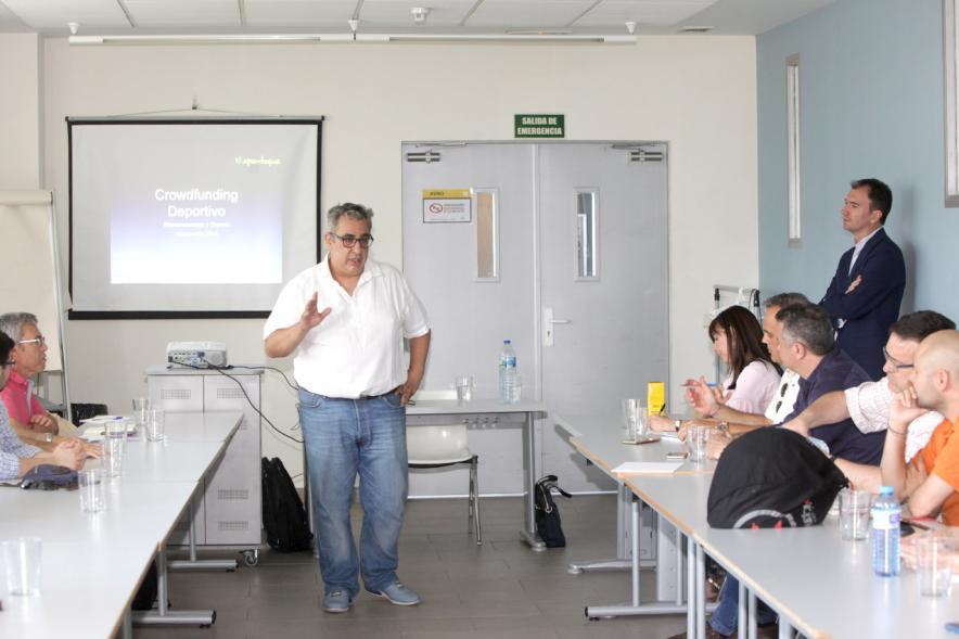 Jornada de Crowfunding Deportivo - Imagen de la persona que esta dando la conferencia.