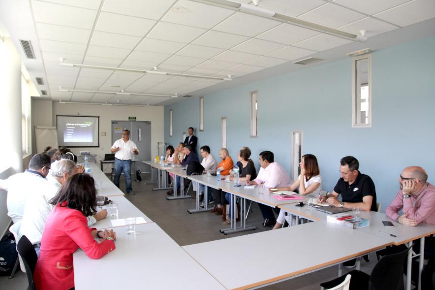 Jornada de Crowfunding Deportivo - Imagen panorámica de la sala donde se esta celebrando la reunión.