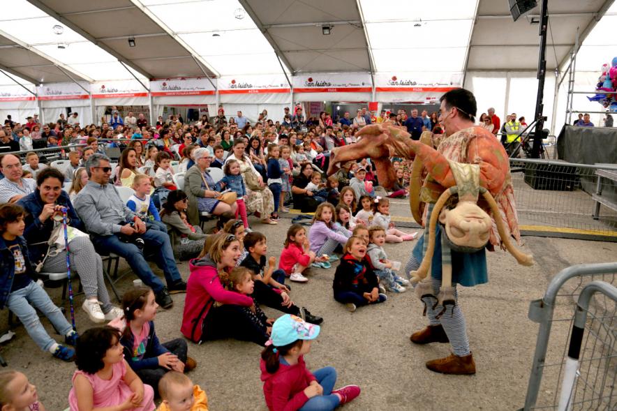 Actor haciendo participar al público