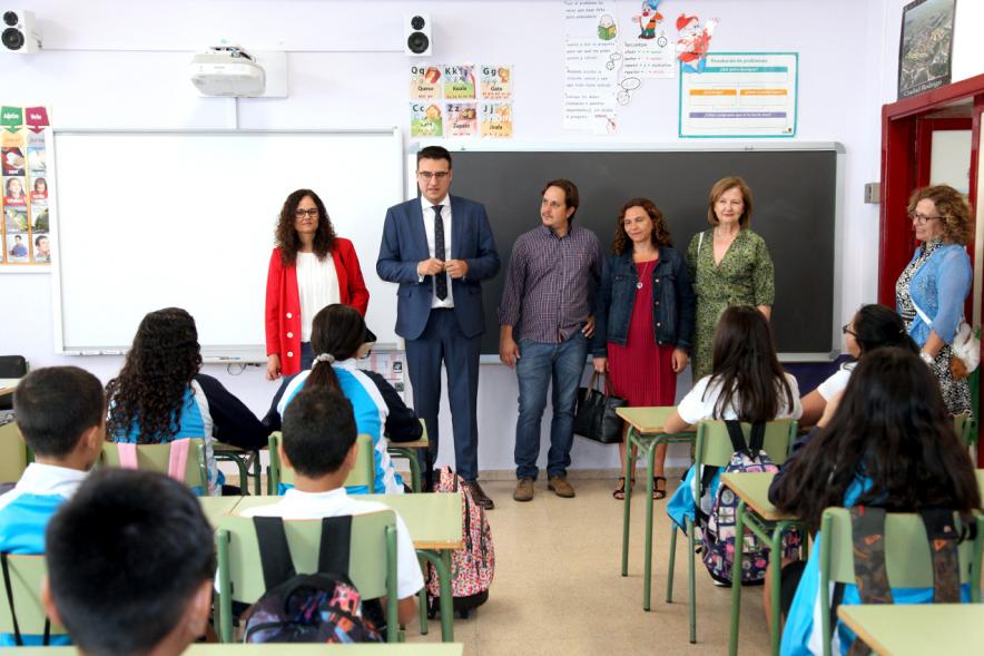 Concejales en clase desde el alumnado