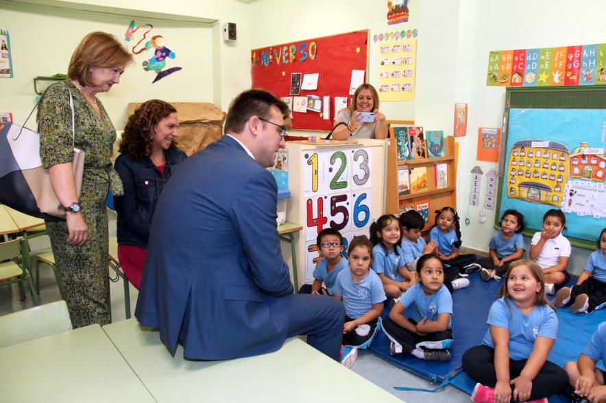 Niños charlan con delegación municipal