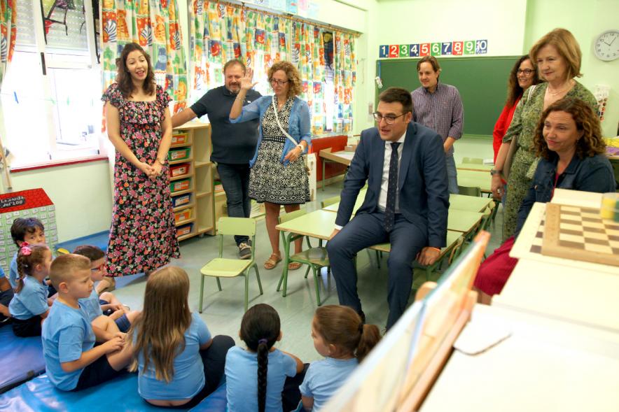 Concejales con niños