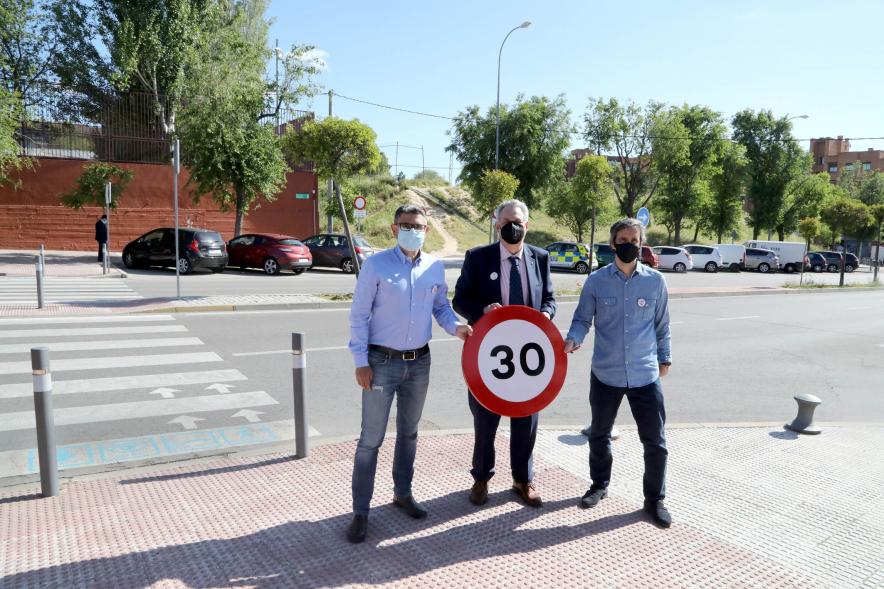 Delegación municipal con cartel de 30Km/h