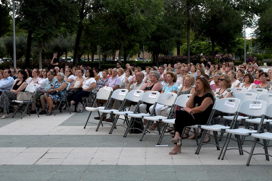 Opera en la Calle - Imagen del público asiste al evento.