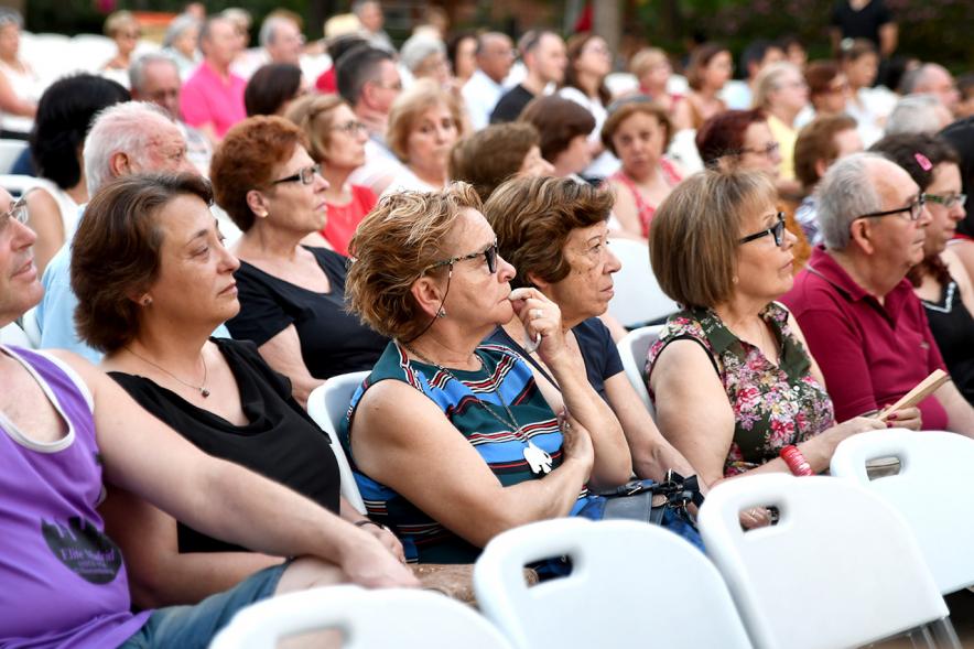 Opera en la Calle - Imagen del público asiste al evento.
