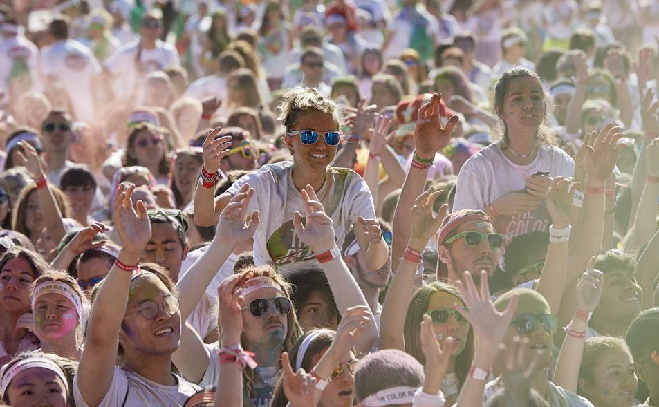 Carrera Color Run -Imagen del público en general.