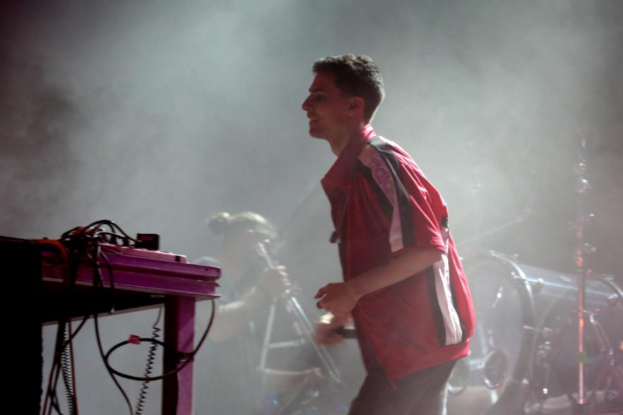 DJ en el escenario