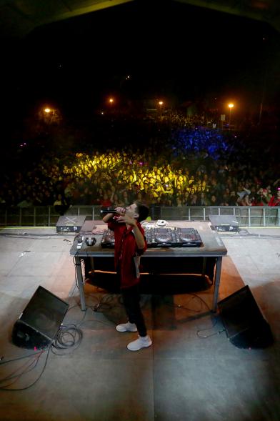 DJ durante la actuación