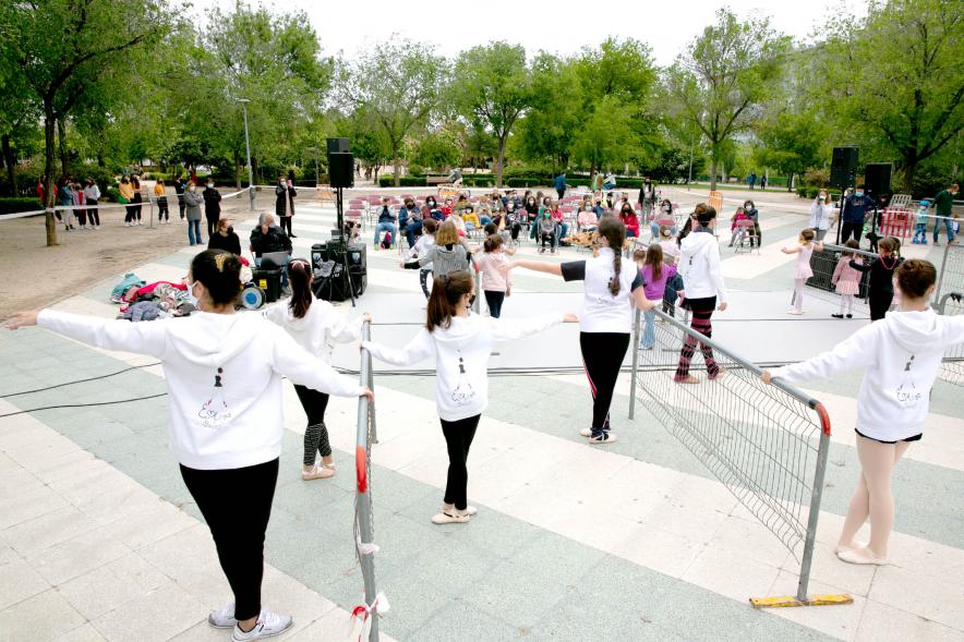 Participantes en el Espectáculo de Danza en el Arroyo de la Vega  