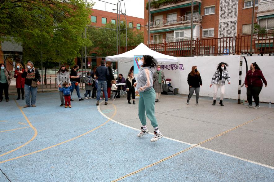 Taller de Baile Alcobendas en Danza en Imagina - Imagen de un momento de una  bailarina impartiendo el curso.