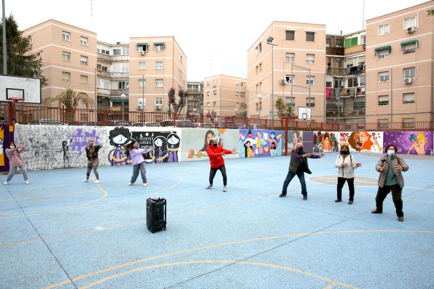 Taller de Baile Alcobendas en Danza en Imagina - Imagen de personas siguiendo las clases de baile.