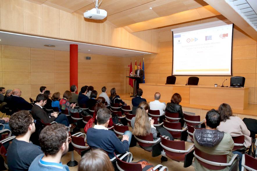 Evento visto desde detrás del público