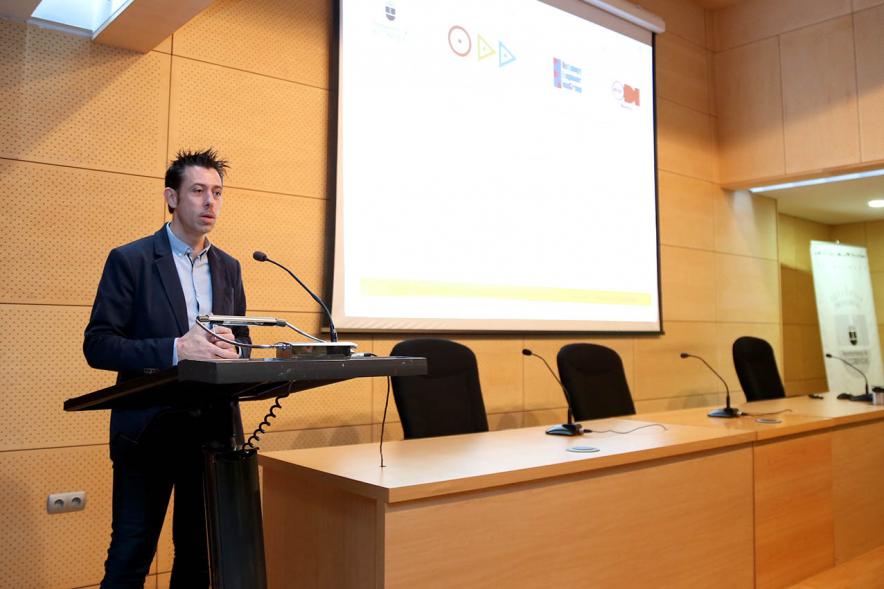 Roberto Magro jefe de servicios interactivos, Web, transparencia y datos abiertos, durante su ponencia 