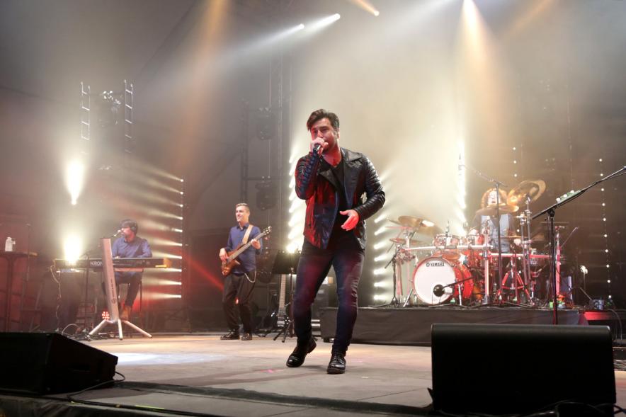Músicos en el escenario