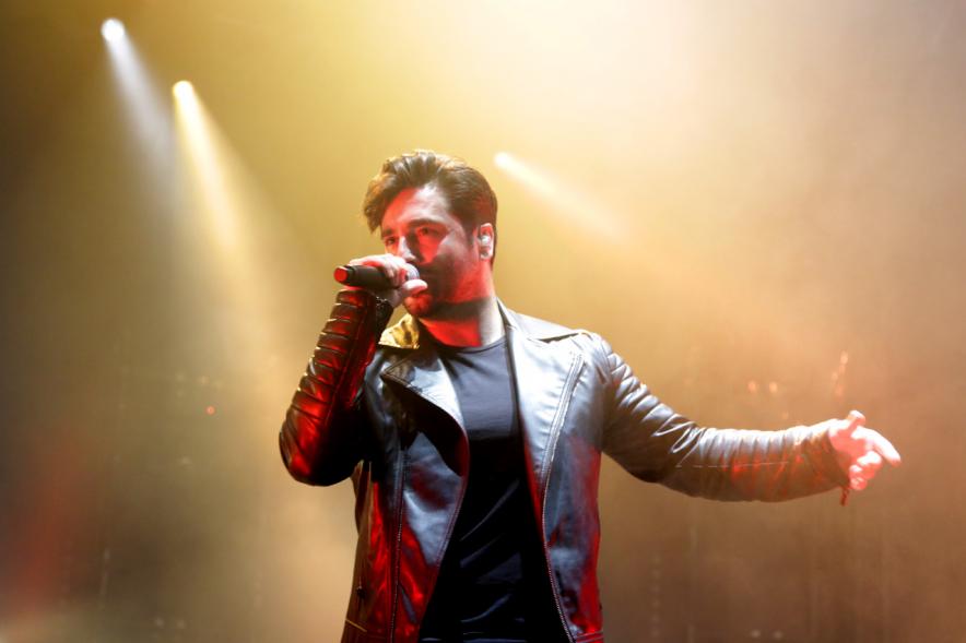 Artista cantando