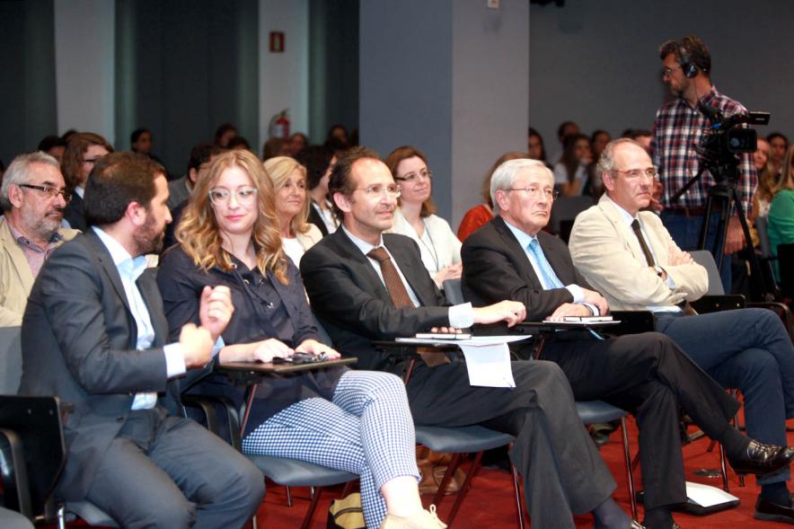 Primer Concurso de Debate Alcobendas - Universidad Europea de Madrid -  Primera fila de participantes.