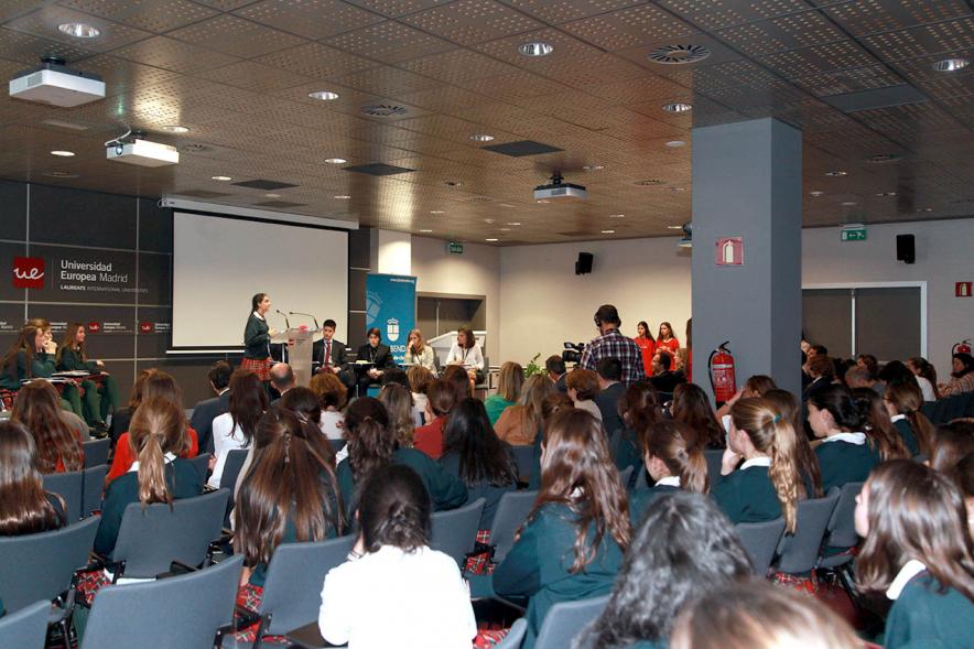 Primer Concurso de Debate Alcobendas - Universidad Europea de Madrid - Panorámica de los participantes.