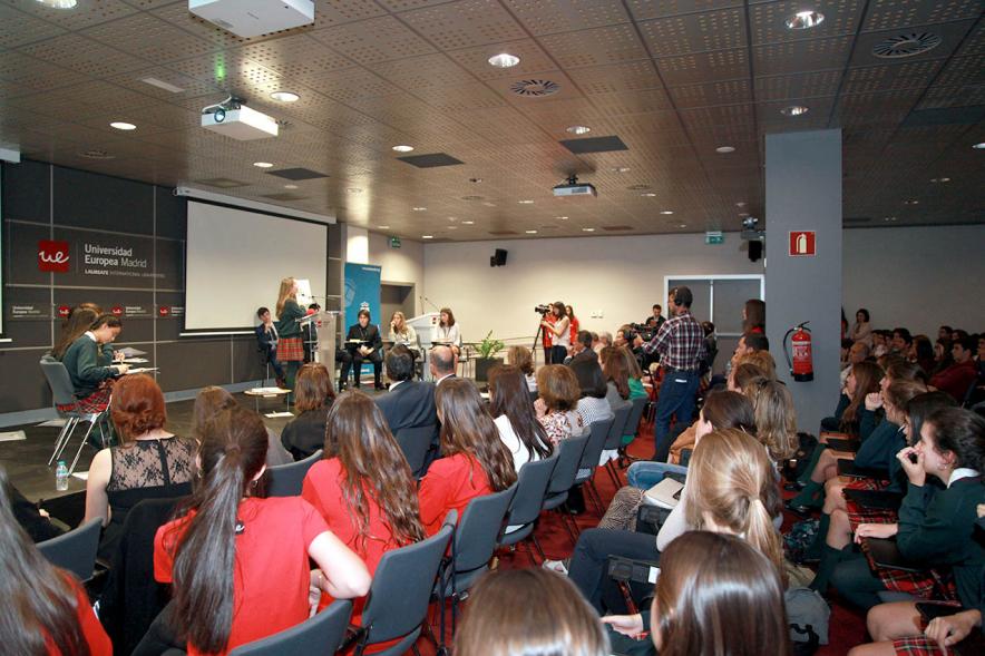 Primer Concurso de Debate Alcobendas - Universidad Europea de Madrid - Panorámica de los participantes y asistentes.