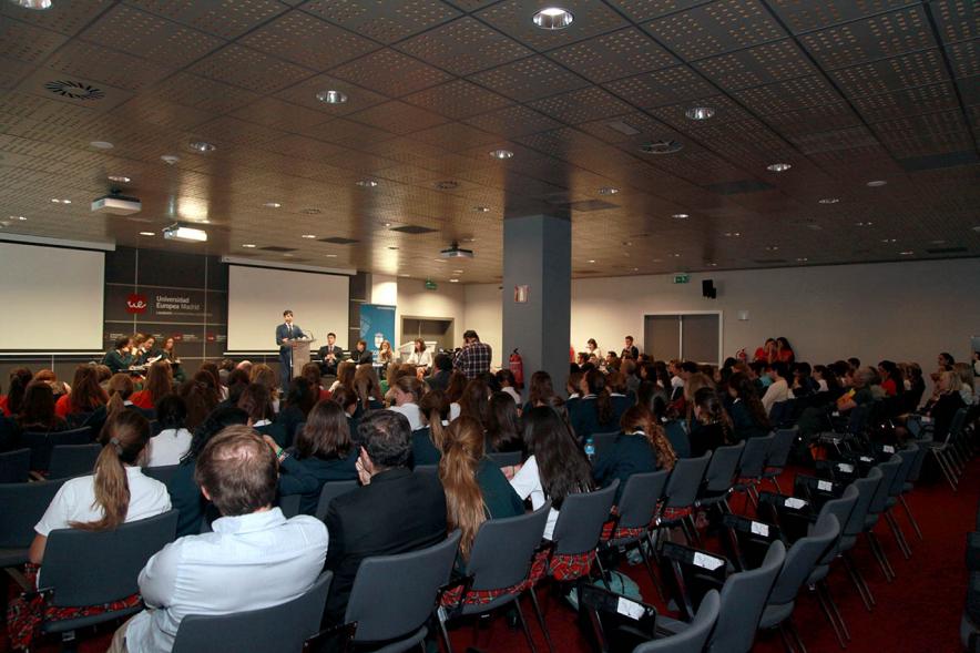Primer Concurso de Debate Alcobendas - Universidad Europea de Madrid - Panorámica de los participantes y asistente
