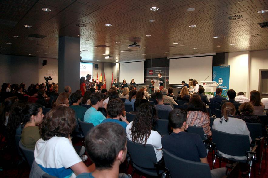Primer Concurso de Debate Alcobendas - Universidad Europea de Madrid - Panorámica de los participantes y asistentes.