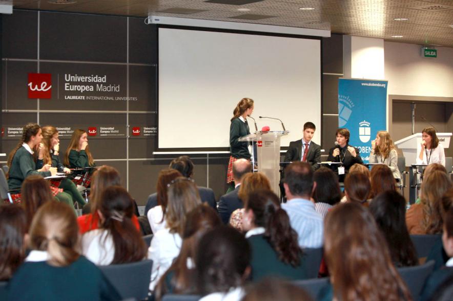 Primer Concurso de Debate Alcobendas - Universidad Europea de Madrid - Panorámica de  participantes y asistentes.