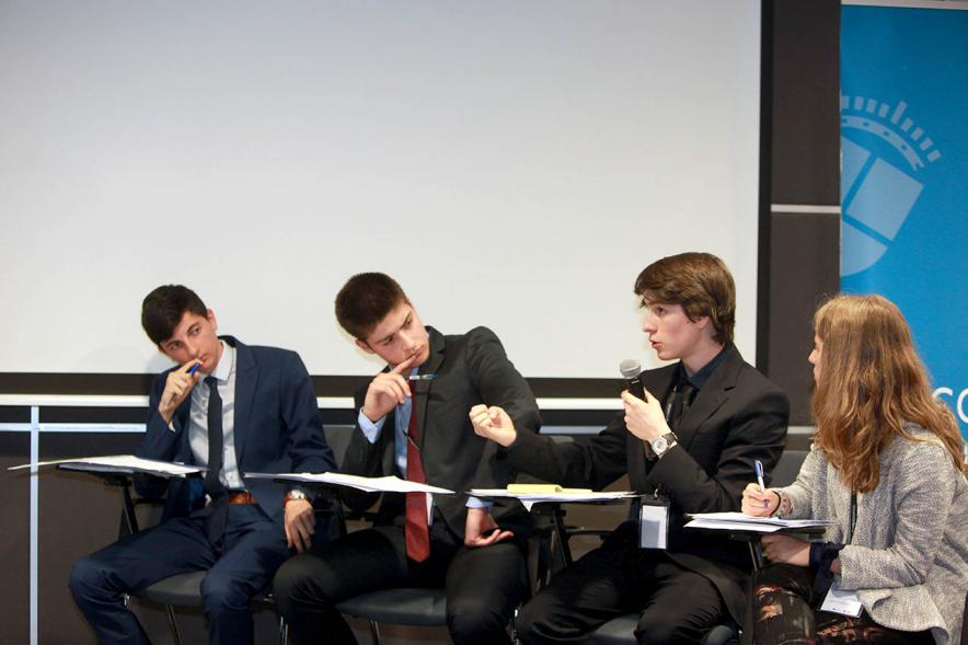 Primer Concurso de Debate Alcobendas - Universidad Europea de Madrid - Equipo de debate.