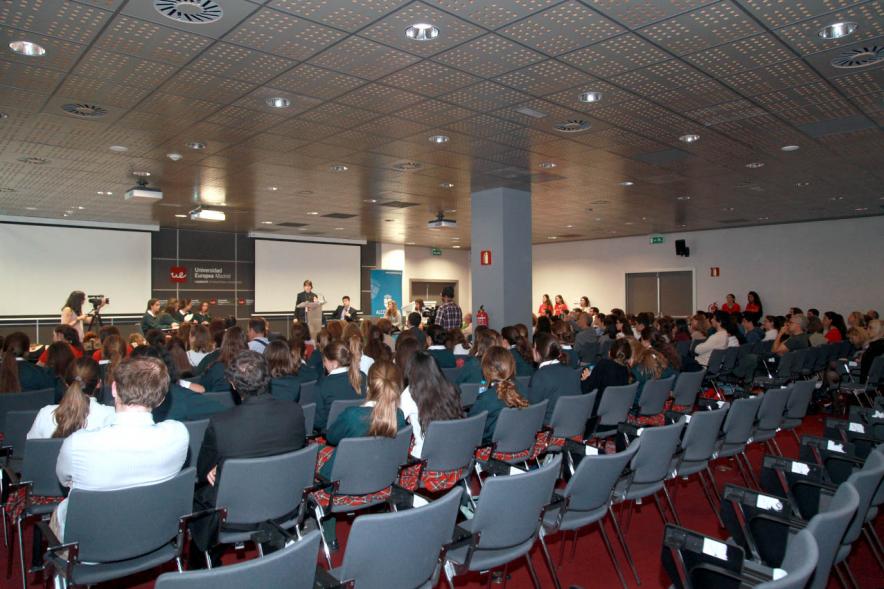 Primer Concurso de Debate Alcobendas - Universidad Europea de Madrid - Panorámica de los participantes y asistentes.