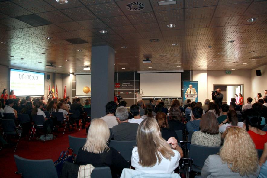 Primer Concurso de Debate Alcobendas - Universidad Europea de Madrid - Panorámica de los participantes y asistentes.