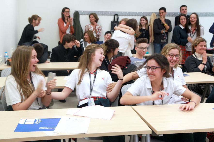 Primer Concurso de Debate Alcobendas - Universidad Europea de Madrid - Alegria de los participantes.