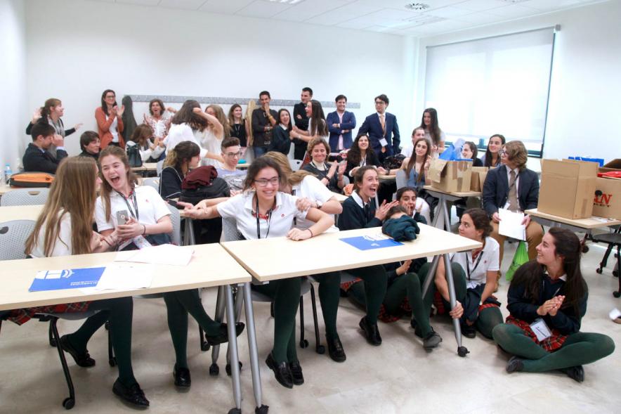 Primer Concurso de Debate Alcobendas - Universidad Europea de Madrid -  Aula con participantes.
