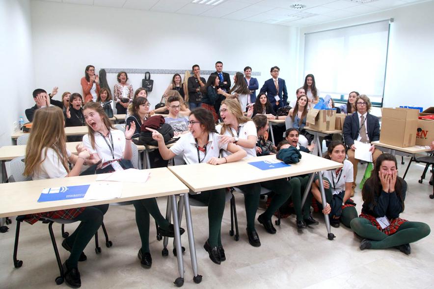 Primer Concurso de Debate Alcobendas - Universidad Europea de Madrid - Aula con participantes.