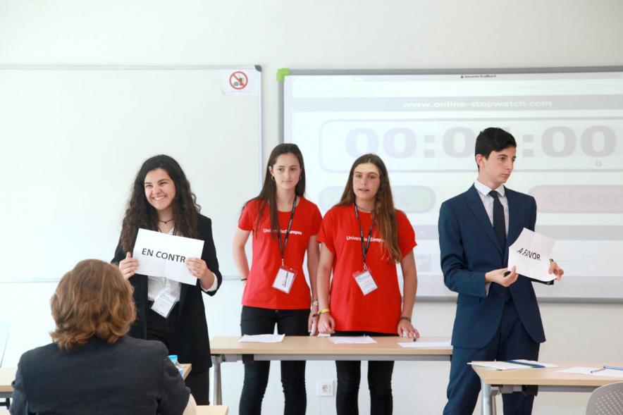 Primer Concurso de Debate Alcobendas - Universidad Europea de Madrid - Aula con participantes.