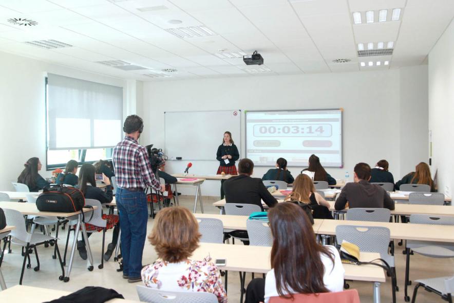 Primer Concurso de Debate Alcobendas - Universidad Europea de Madrid - Aula con participantes.