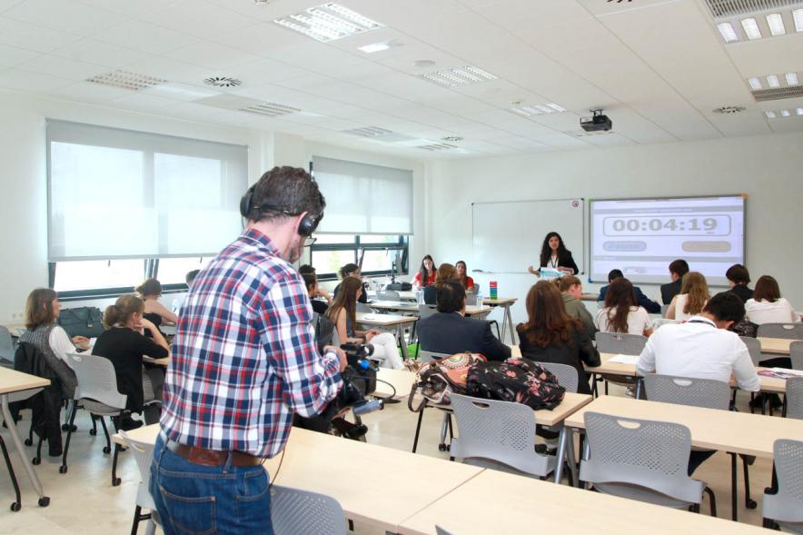 Primer Concurso de Debate Alcobendas - Universidad Europea de Madrid - Aula con participantes.