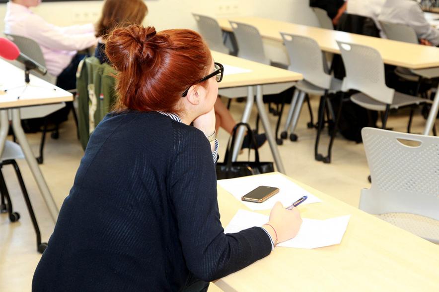 Primer Concurso de Debate Alcobendas - Universidad Europea de Madrid - Una participante.
