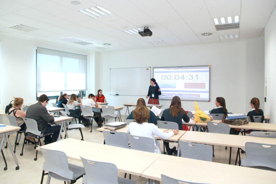 Primer Concurso de Debate Alcobendas - Universidad Europea de Madrid - Aula con participantes