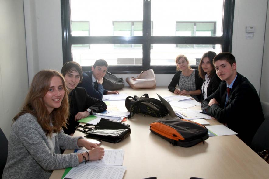 Primer Concurso de Debate Alcobendas - Universidad Europea de Madrid - Equipo de debate.