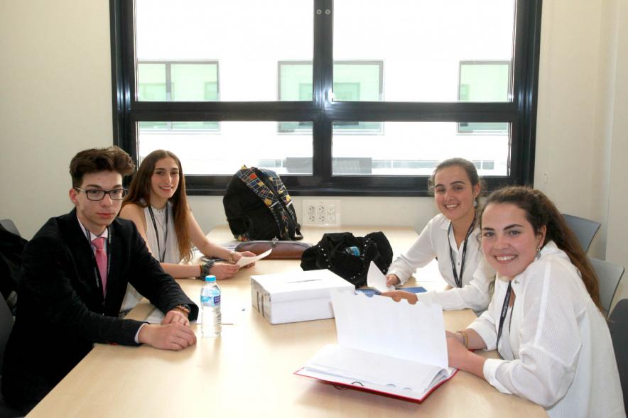 Primer Concurso de Debate Alcobendas - Universidad Europea de Madrid - Equipo de debate.