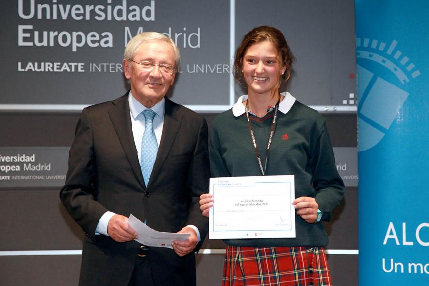 Primer Concurso de Debate Alcobendas - Universidad Europea de Madrid - Ganadora con un presentador.