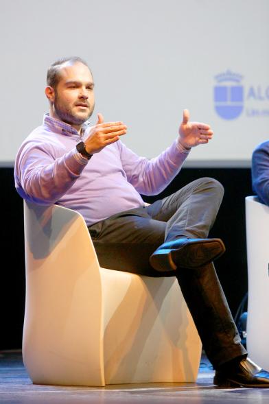 Alcobendas Debate Venezuela -   Primer plano del  periodista venezolano Sergio Contreras.