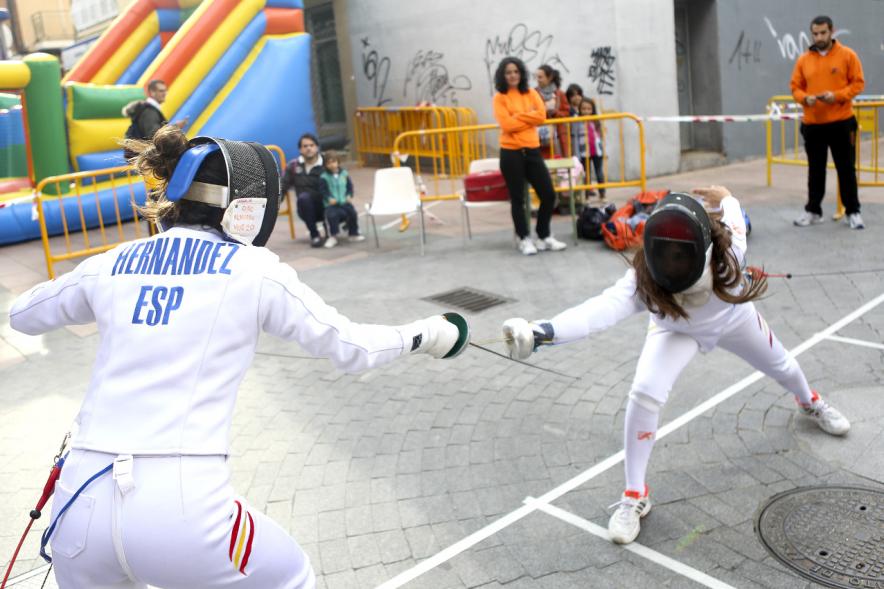 Representantes de la selección nacional de Esgrima durante una exhibición 