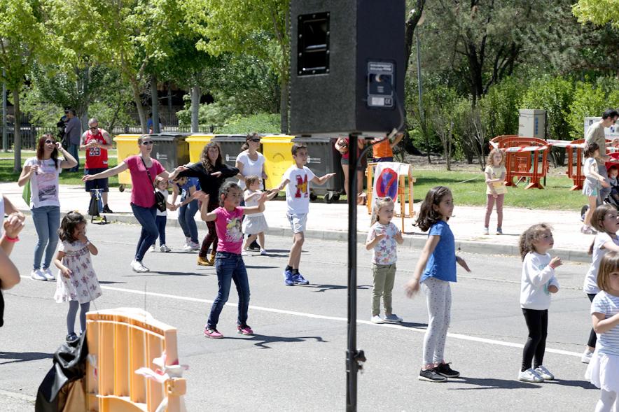 Niños bailando