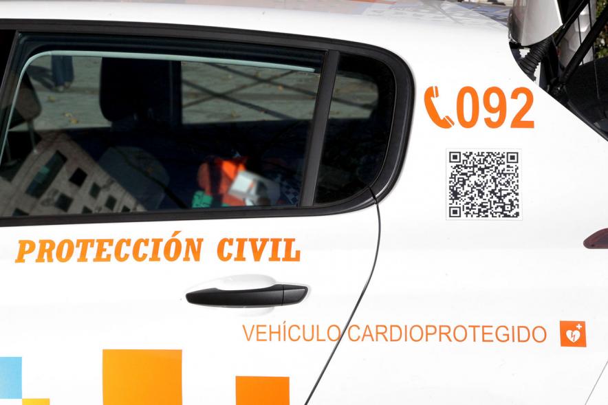 Presentación de los Nuevos Desfibriladores en la Plaza Mayor - Vehículo  de Protección civil.
