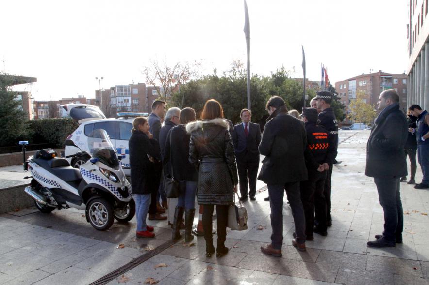 Presentación de los Nuevos Desfibriladores en la Plaza Mayor - Vista general de los asistentes.